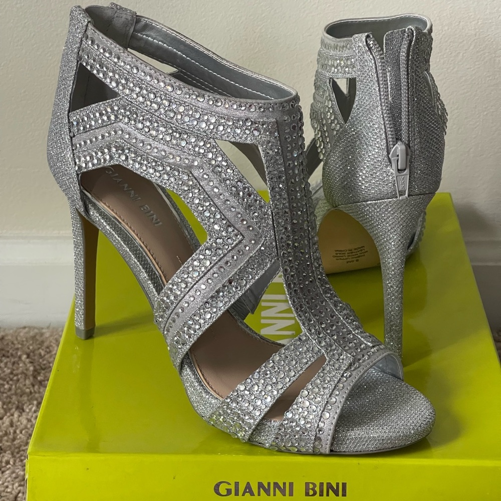 Gianni Bini Sianna Silver Heels Women’s 8.5